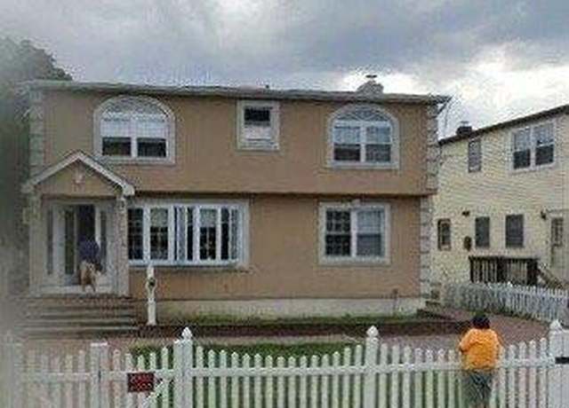 Property at 174 Babylon, Merrick, NY 11566, 3 beds, 2 baths