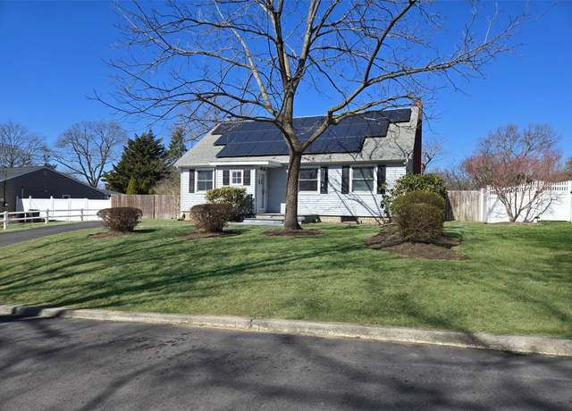 Property at 245 Ontario St, Ronkonkoma, NY 11779, 5 beds, 1.5 baths