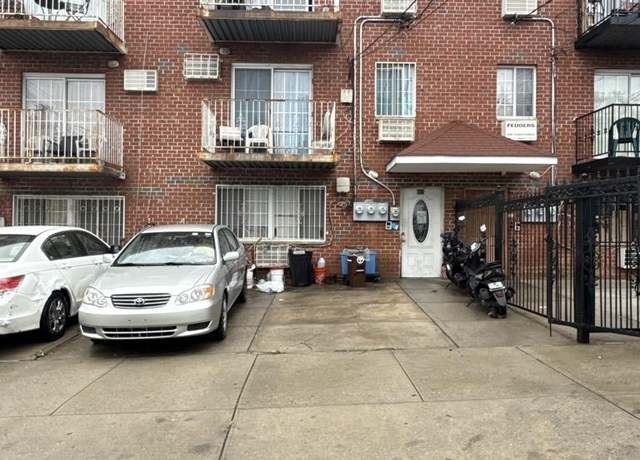 Property at 823 E 218th St, Bronx, NY 10467, 8 beds, 6 baths