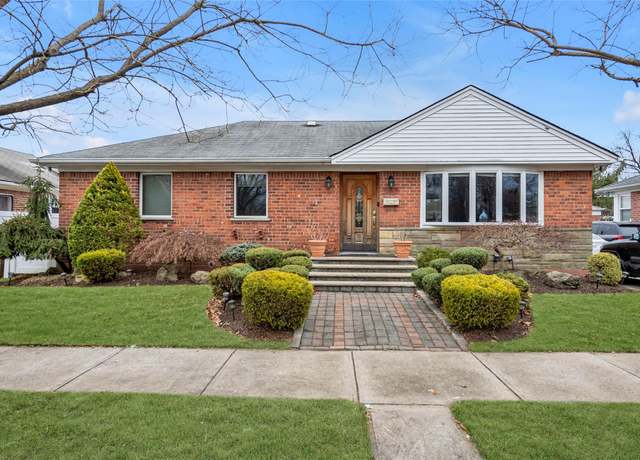 Property at 15710 Locke Ave, Whitestone, NY 11357, 3 beds, 2.5 baths