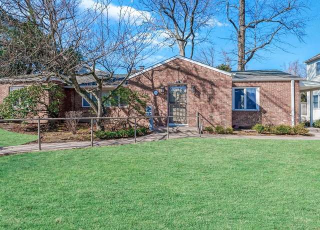 Property at 27 Rose Ave, Great Neck, NY 11021, 4 beds, 2.5 baths