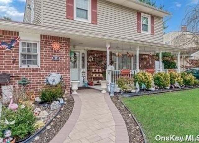 Property at 19 August Ln, Hicksville, NY 11801, 4 beds, 2.5 baths