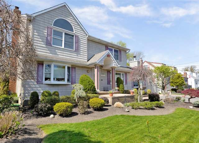 Property at 16 Barbara Dr, Farmingdale, NY 11735, 5 beds, 2 baths