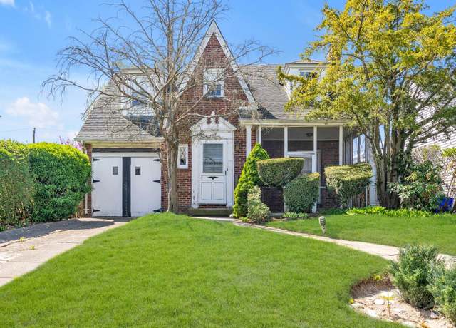 Property at 444 W Olive St, Long Beach, NY 11561, 3 beds, 2.5 baths
