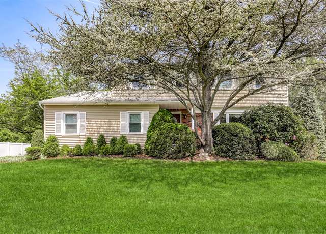 Property at 8 Ferndale Rd, New City, NY 10956, 4 beds, 2.5 baths