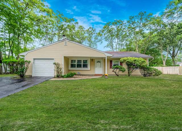 Property at 9 Fenwick Ave, Farmingville, NY 11738, 3 beds, 1.5 baths