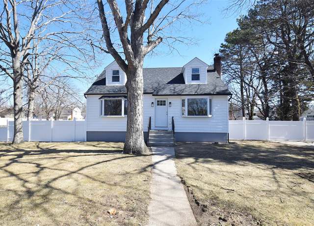 Property at 1347 Ferndale Blvd, Central Islip, NY 11722, 4 beds, 2 baths