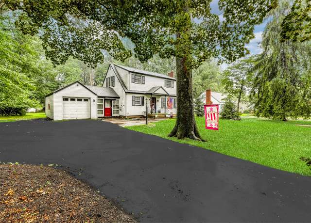 Property at 5 Woodland Pl, Airmont, NY 10952, 3 beds, 2 baths