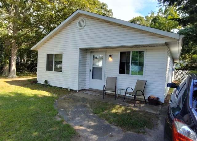Property at 14 Wellwood Dr, Shirley, NY 11967, 3 beds, 1 bath