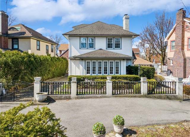 Property at 3350 Country Club Rd, Bronx, NY 10465, 4 beds, 2.5 baths