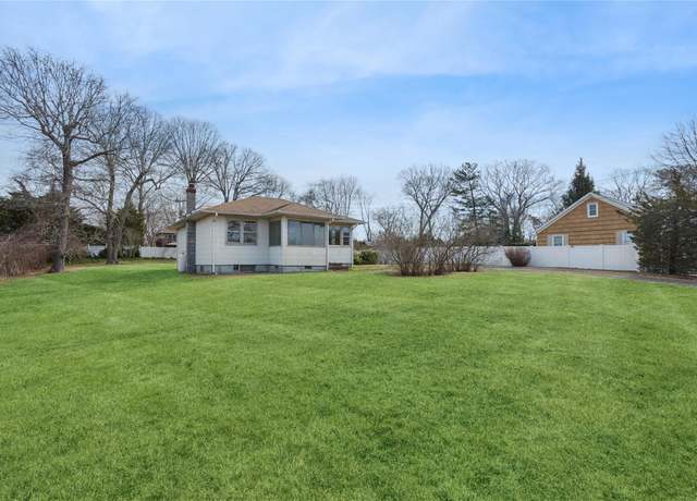 Property at 1504 Roanoke Ave, Riverhead, NY 11901, 2 beds, 1 bath