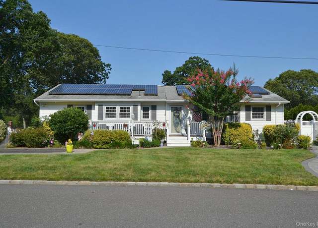 Property at 115 Arlington Rd, Lake Ronkonkoma, NY 11779, 5 beds, 3 baths