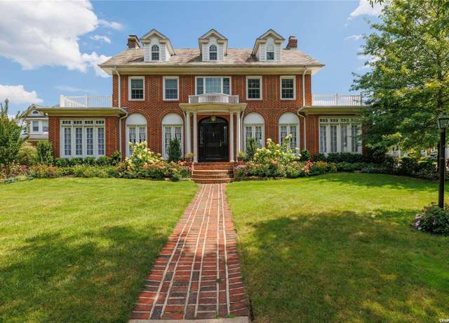 Property at 149 Hempstead Ave, Rockville Centre, NY 11570, 6 beds, 3 baths