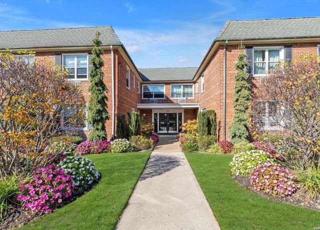 Property at 120 S Park Ave Unit 2F, Rockville Centre, NY 11570, 2 beds, 1 bath