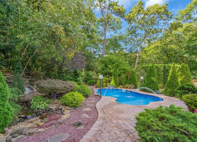 Property at 62 Laurel Dr, Smithtown, NY 11787, 3 beds, 3 baths