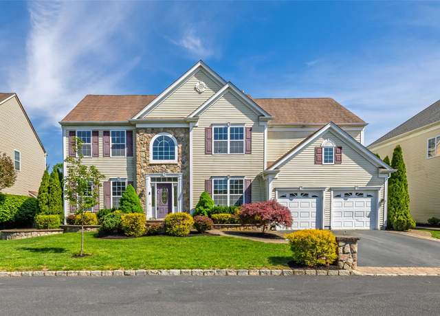 Property at 33 Avolet Ct, Mount Sinai, NY 11766, 5 beds, 4.5 baths