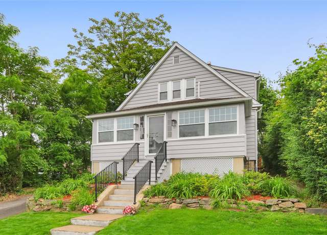 Property at 19 Deane Pl, Larchmont, NY 10538, 4 beds, 1.5 baths