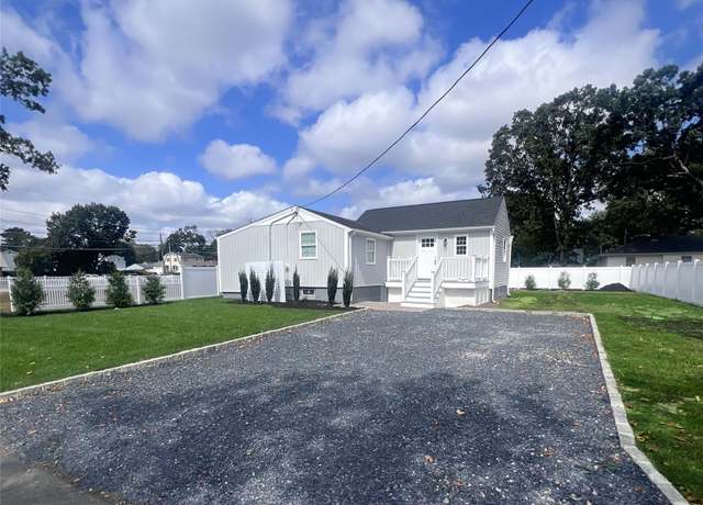 Property at 511 Spruce St, North Babylon, NY 11703, 3 beds, 1.5 baths