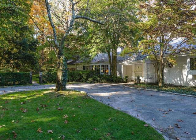 Property at 4 Laurel Ln, Locust Valley, NY 11560, 4 beds, 4.5 baths