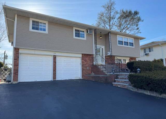 Property at 66 Beaumont Dr, Plainview, NY 11803, 4 beds, 2.5 baths