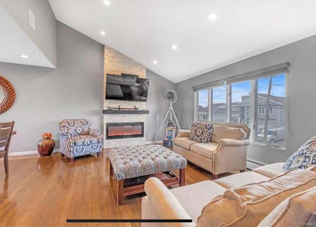 Property at 2733 Lee Pl, Bellmore, NY 11710, 4 beds, 2.5 baths