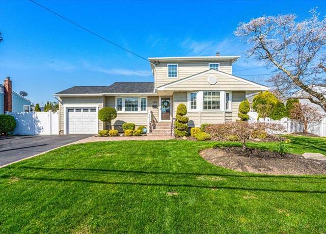 Property at 486 Grenadon Ln, North Babylon, NY 11703, 4 beds, 2 baths