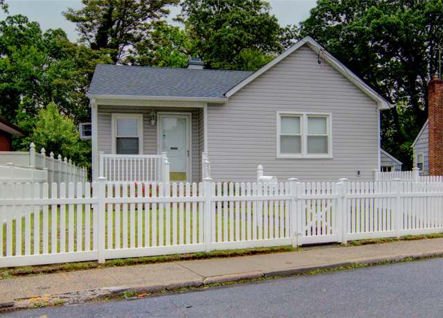 Property at 465 Eureka Ave, Elmont, NY 11003, 2 beds, 1 bath