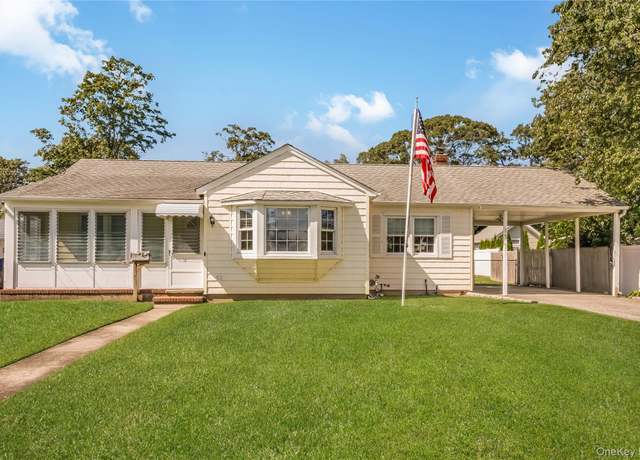 Property at 15 Brook St, Sayville, NY 11782, 2 beds, 1 bath