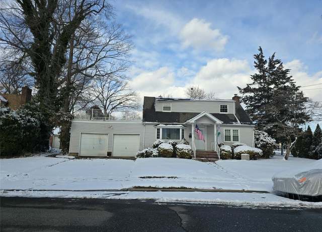 Property at 201 Elm St, Roslyn Heights, NY 11577, 4 beds, 3 baths