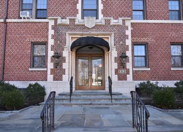 Property at 620 Pelhamdale #33, Pelham, NY 10803, 1 bed, 1 bath
