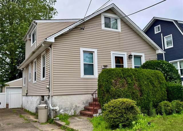 Property at 405 Hamilton Ave, Hewlett, NY 11557, 4 beds, 2 baths