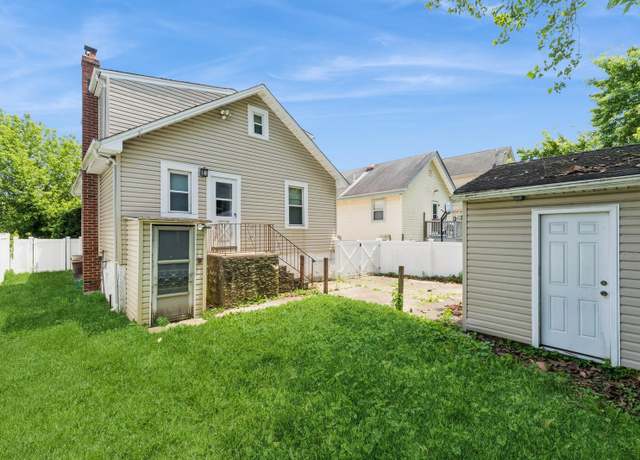 Property at 405 Hamilton Ave, Hewlett, NY 11557, 4 beds, 1.5 baths