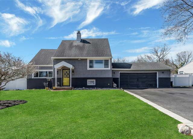 Property at 1 Oaktree Ln, Huntington Station, NY 11746, 3 beds, 2 baths
