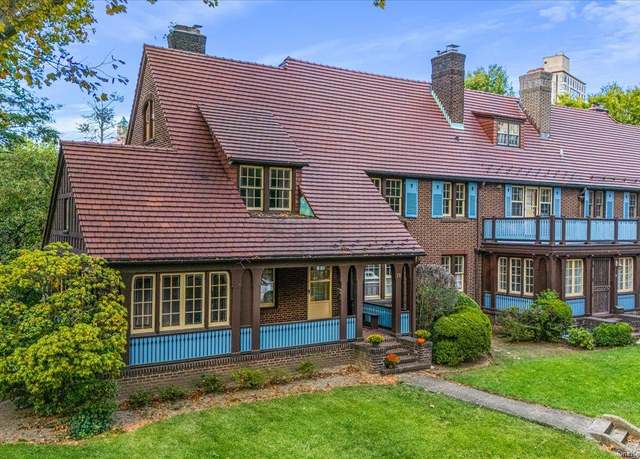 Property at 12 Middlemay Cir, Forest Hills, NY 11375, 4 beds, 3.5 baths