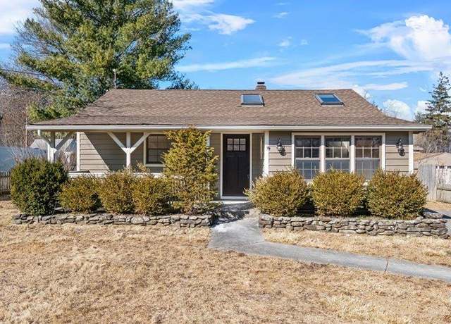 Property at 18 Jaeger Dr, Cornwall, NY 12518, 2 beds, 1 bath