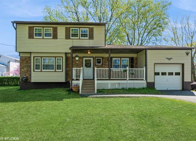 Property at 2 Douglas Ct, Washingtonville, NY 10992, 4 beds, 1.5 baths