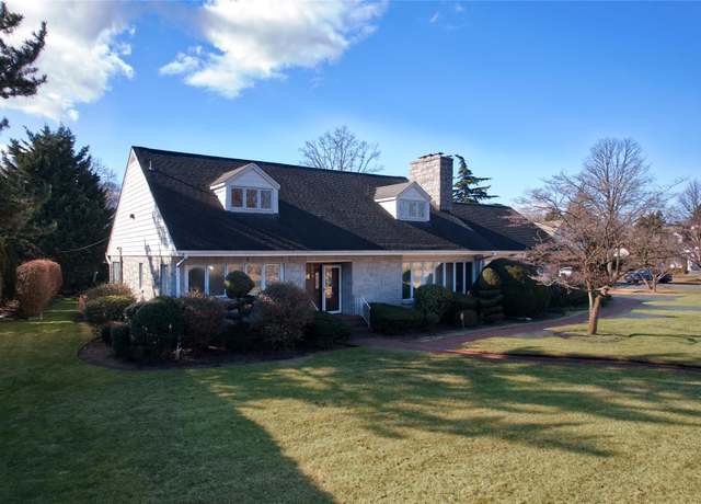 Property at 280 Stewart Ave, Garden City, NY 11530, 4 beds, 3.5 baths