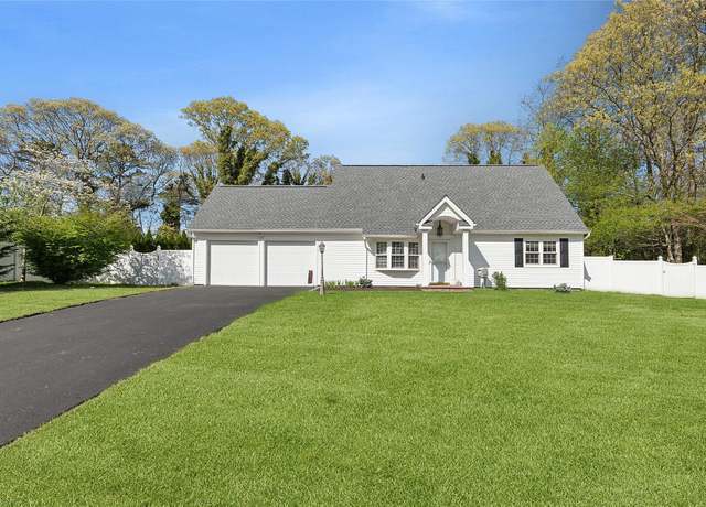 Property at 3 Hamilton Ct, Coram, NY 11727, 4 beds, 2 baths