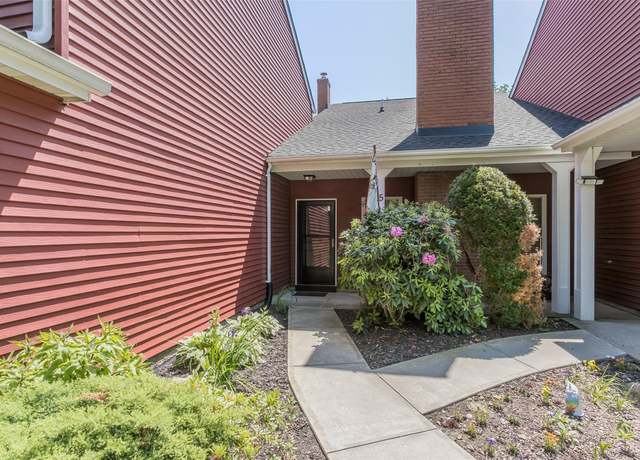 Property at 15 Candlestick Ct, Warwick, NY 10990, 3 beds, 2.5 baths