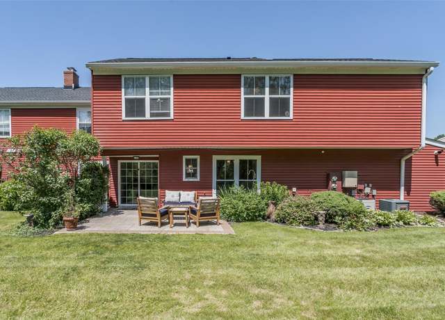 Property at 15 Candlestick Ct, Warwick, NY 10990, 3 beds, 2.5 baths