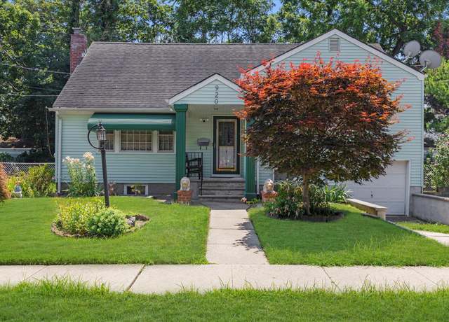 Property at 920 Clinton Pl, Baldwin, NY 11510, 3 beds, 1.5 baths
