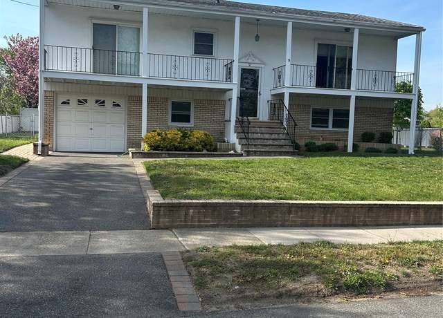 Property at 52 Dover St, Lindenhurst, NY 11757, 4 beds, 2 baths