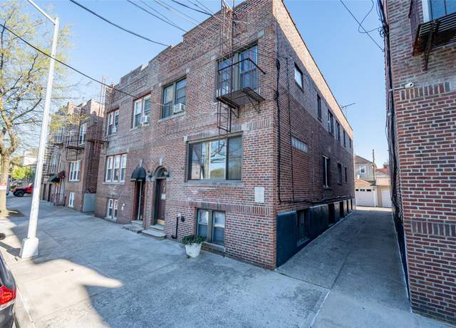 Property at 2850 E 197th St, Bronx, NY 10461, 5 beds, 4 baths