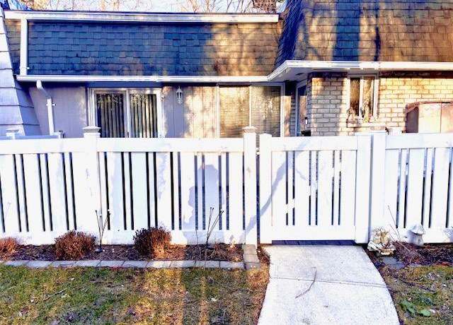 Property at 412 Birchwood Rd, Medford, NY 11963, 2 beds, 1.5 baths