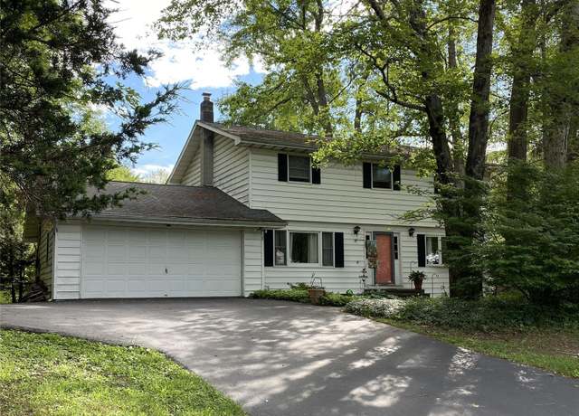 Property at 218 Roosevelt Rd, Hyde Park, NY 12538, 3 beds, 2.5 baths