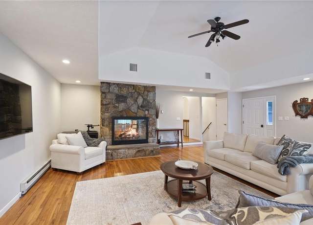 Property at 28 Perch Dr, Mahopac, NY 10541, 3 beds, 1.5 baths