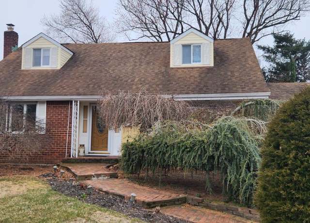 Property at 24 Grover Ln, East Northport, NY 11731, 4 beds, 2 baths