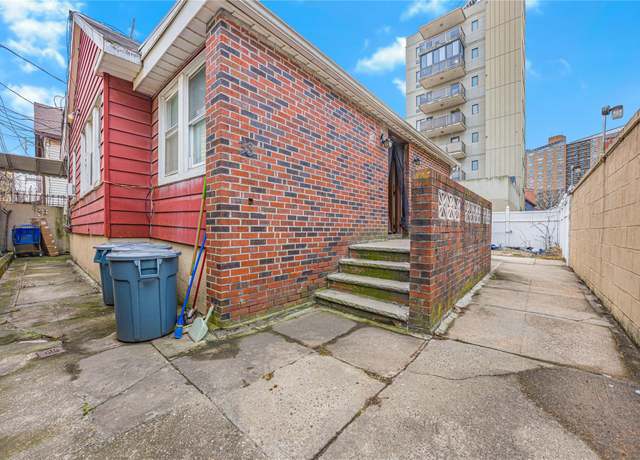 Property at 38 Brighton 1st Walk, Brooklyn, NY 11235, 3 beds, 1 bath