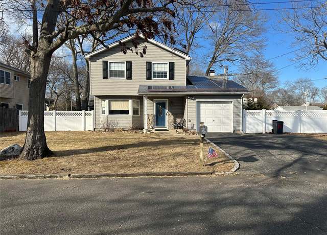 Property at 14 Fairmont Ave, Patchogue, NY 11772, 3 beds, 1.5 baths
