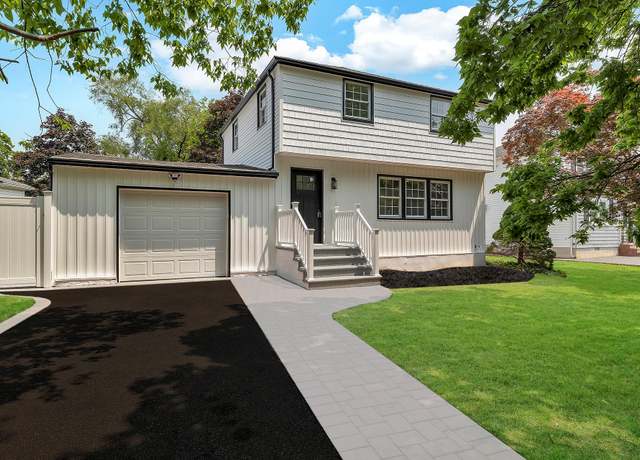 Property at 11 Hastings Dr, Merrick, NY 11566, 3 beds, 2.5 baths